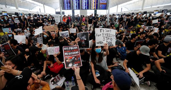 Foto: Protestas en el aeropuerto de Hong Kong el 12 de agosto. (Reuters)