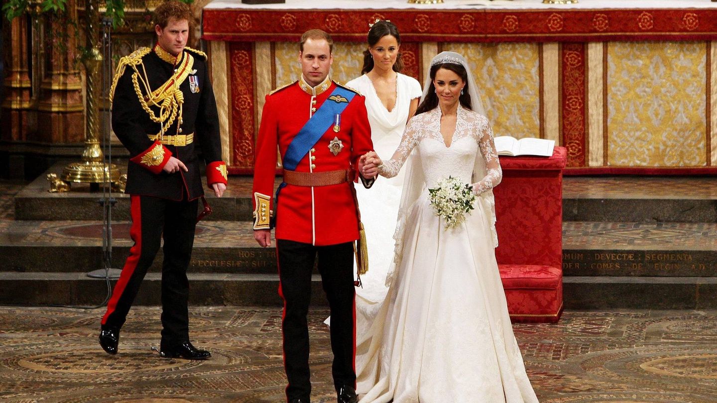 El príncipe Guillermo y Kate Middleton ya convertidos en marido y mujer. (EFE)