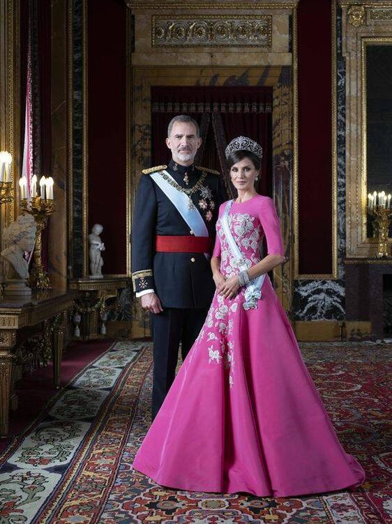  Los Reyes, retratados en 2020 por la fotógrafa Estela de Casto. (Casa de S. M. el Rey)