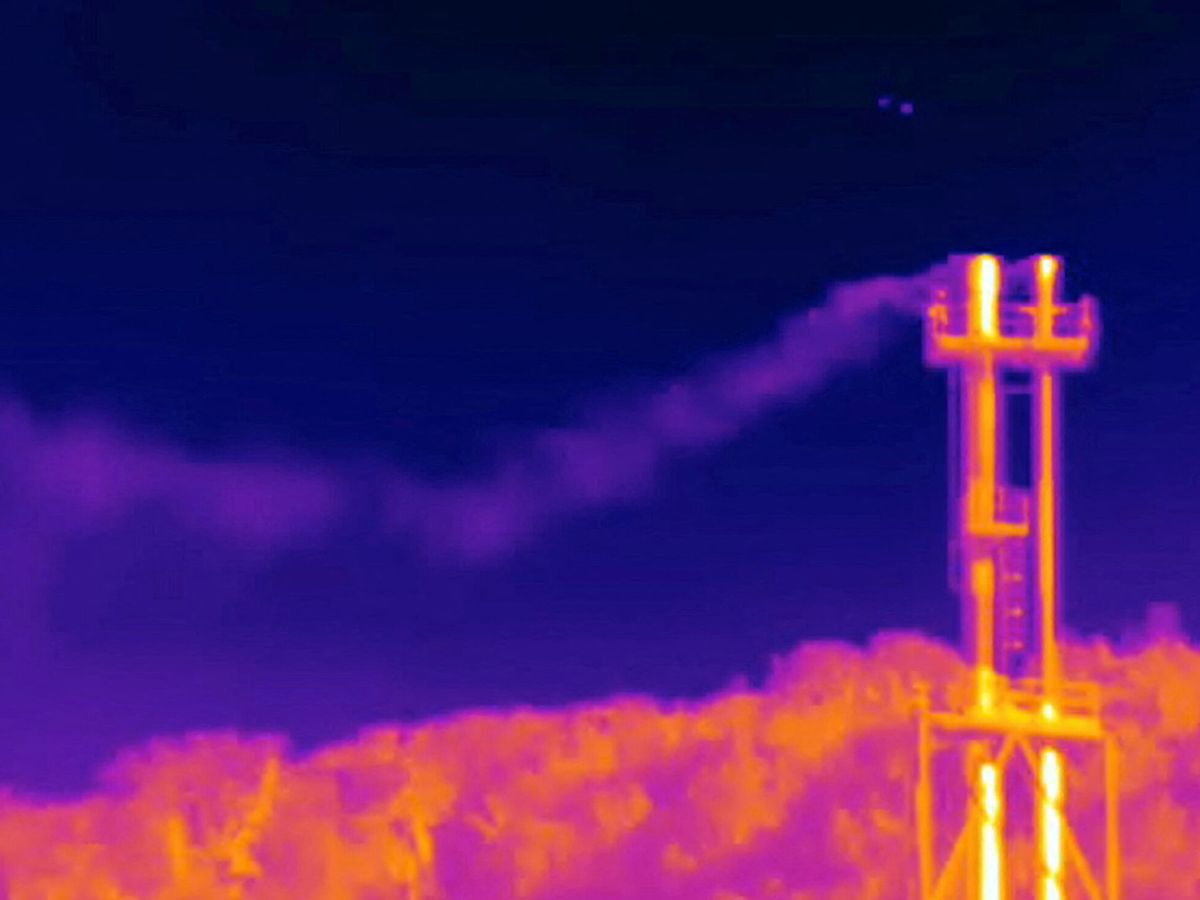 Foto: Emisiones de metano captadas por una cámara infrarroja. (Reuters/CATF/James Turitto)