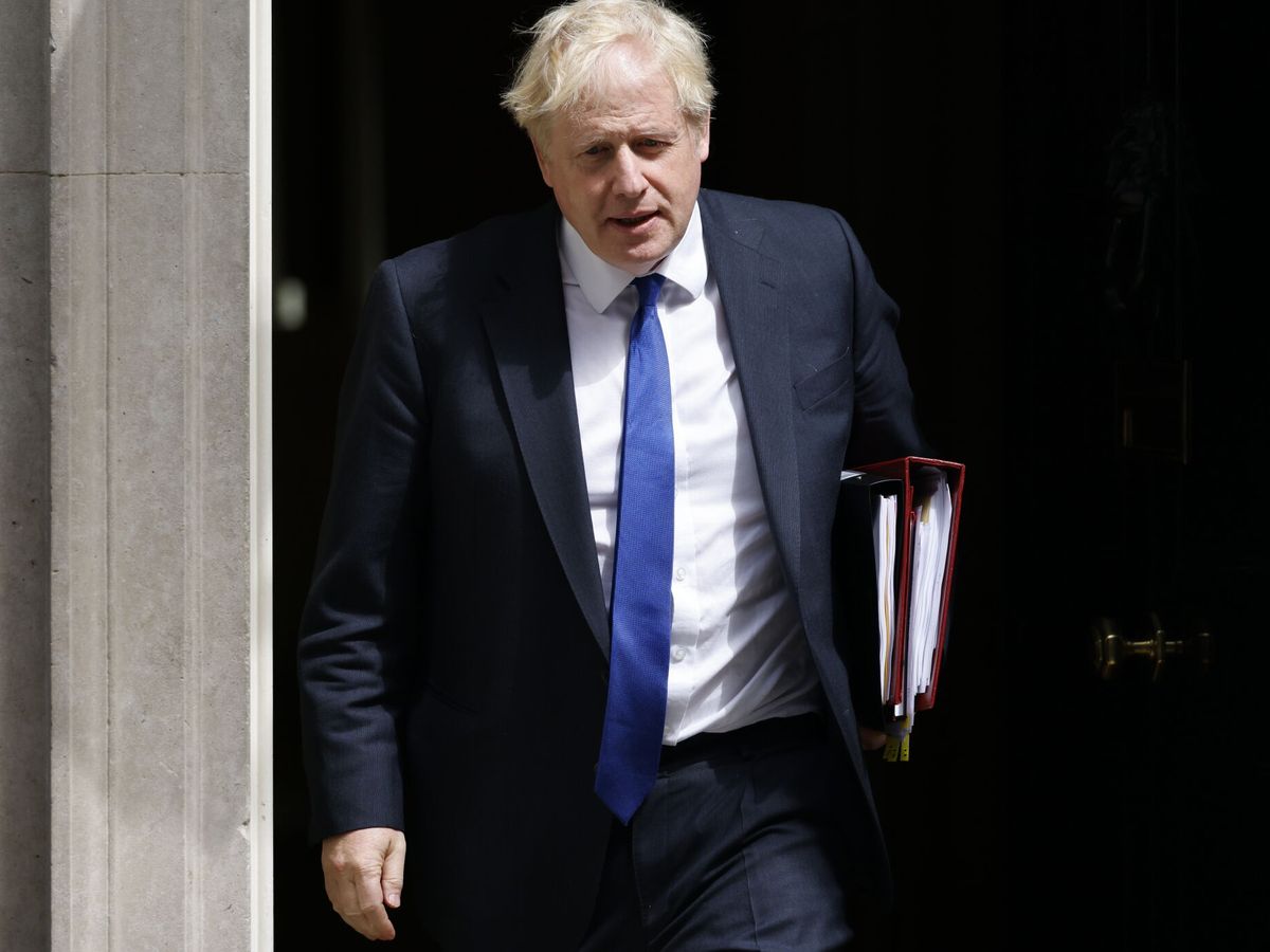 Foto:  Boris Johnson, saliendo de su residencia en Downing Street. (EFE/ EPA/Tolga Akmen)