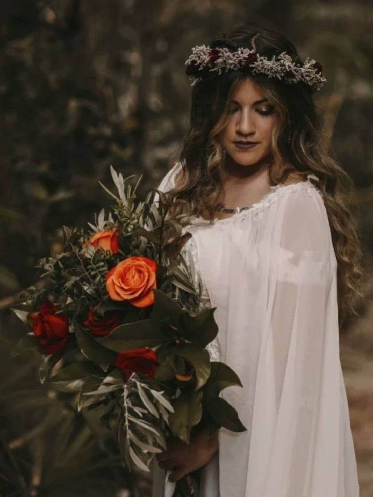 Un vestido de novia para una boda vikinga. (Instagram/ @sam.naturevibes)