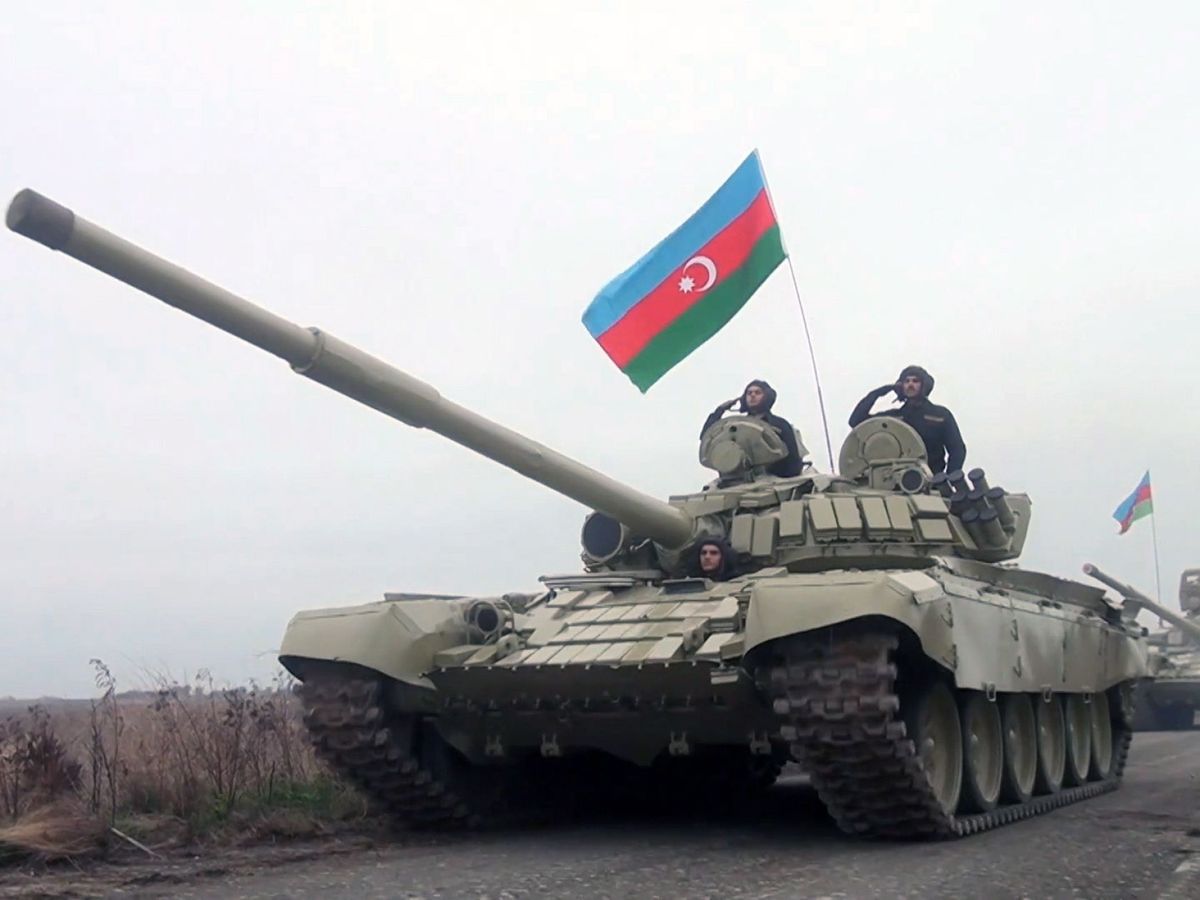 Foto: Un tanque azerbaiyano en la región de Aghdam. (EFE)