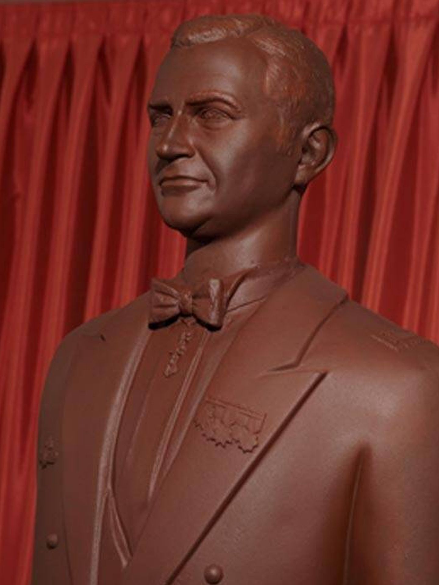 La figura del rey Felipe en chocolate. (Gallerosarteros.com)