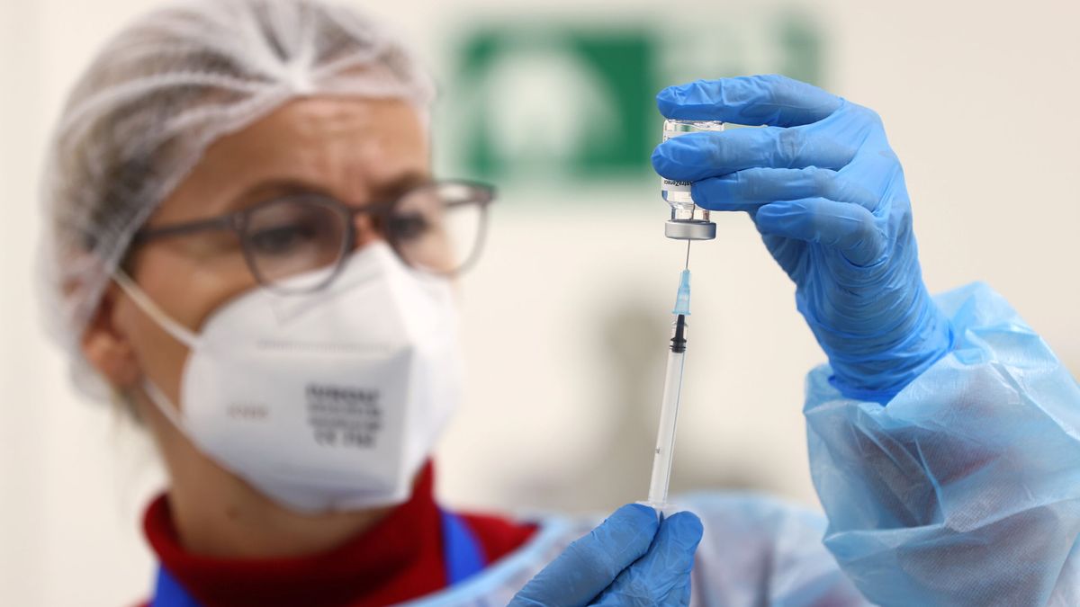Investigan la muerte de una mujer que fue vacunada con AstraZeneca en Asturias