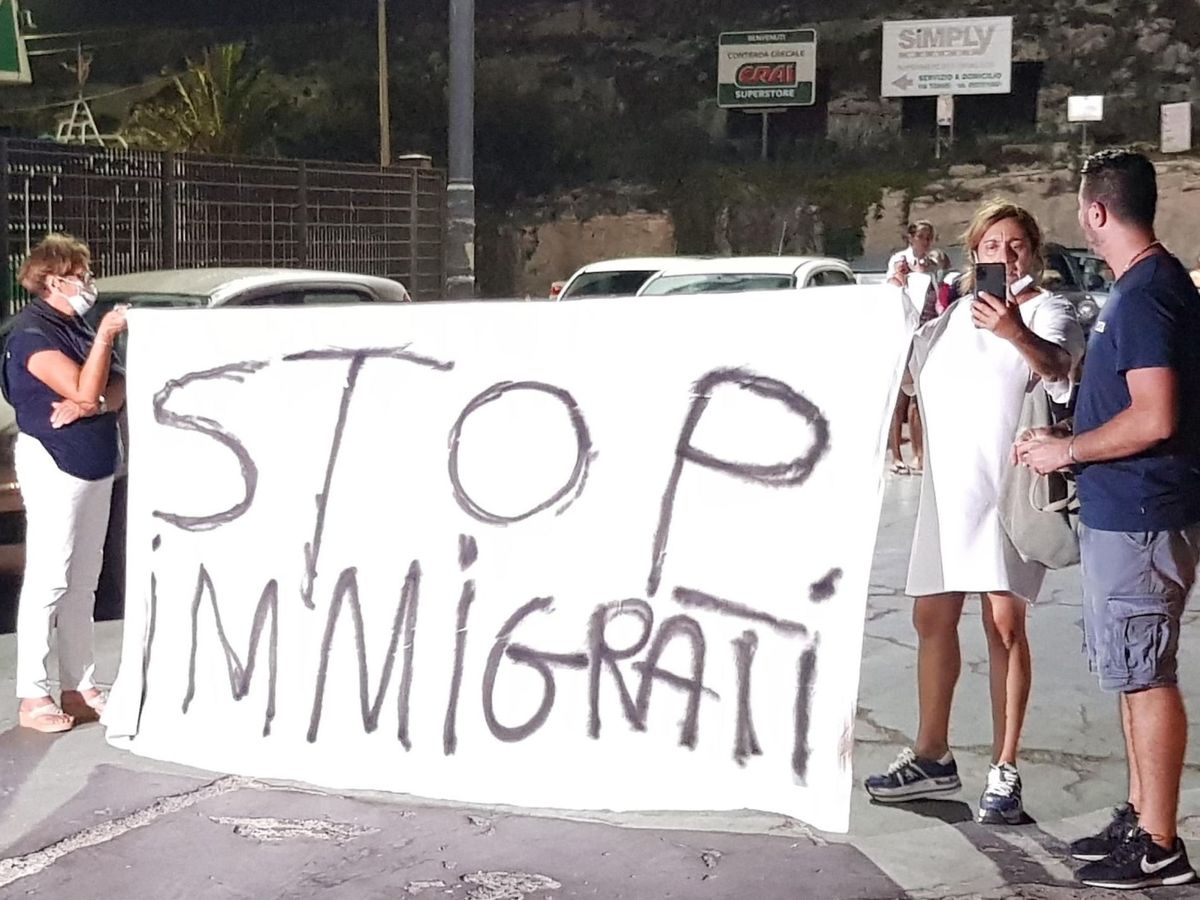 Foto: Protesta en la isla de Lampedusa contra la inmigración. (EFE)
