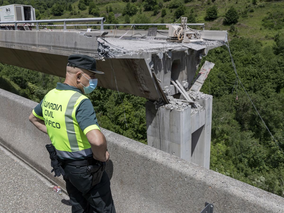 Un colapso sin precedentes: ¿por qué se ha caído un viaducto de la A-6 de 25 años?