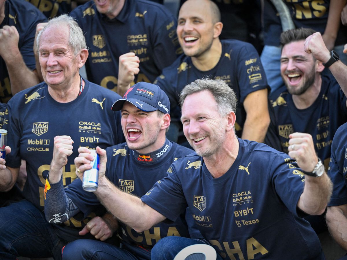 Foto: El equipo Red Bull celebrando el título de pilotos de 2022. (Reuters/Jerome Miron)