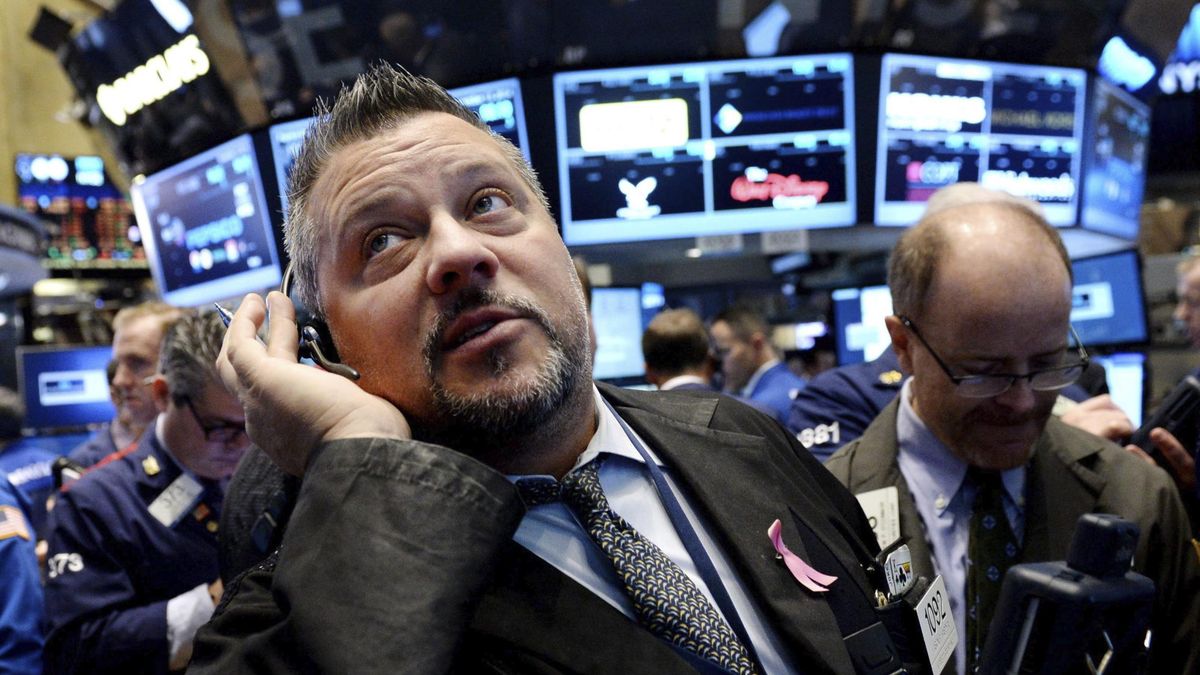 Wall Street se aferra a su zona de récord a pesar de la caída de la producción industrial