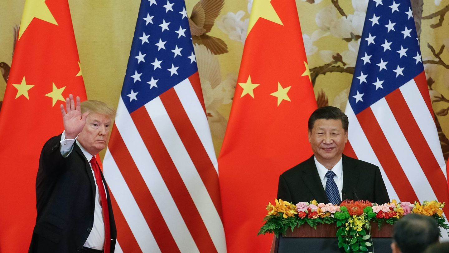 El presidente de los EEUU, Donald Trump (i), y su homólogo chino, Xi Jingping (d). (EFE)