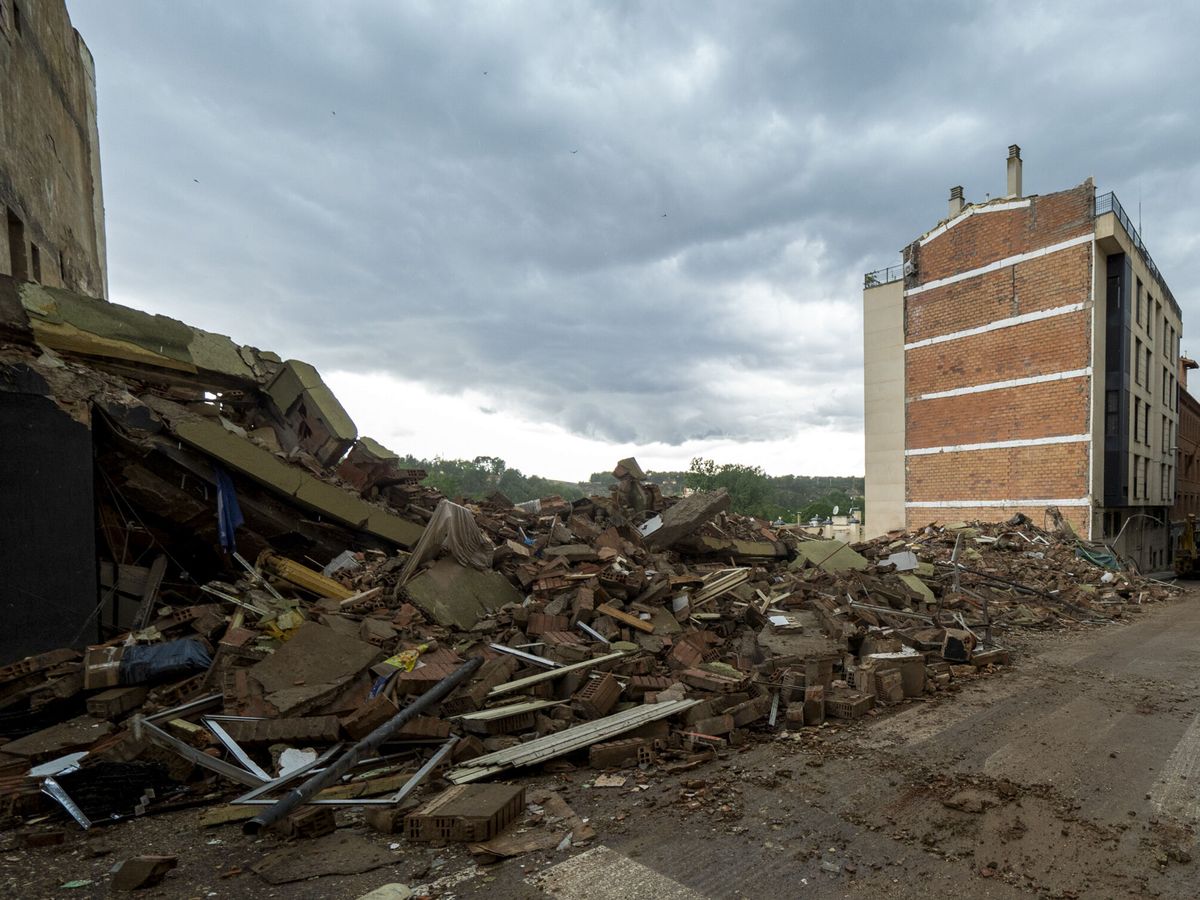 Foto: Escombros del edificio derruido. (EFE/Antonio García)