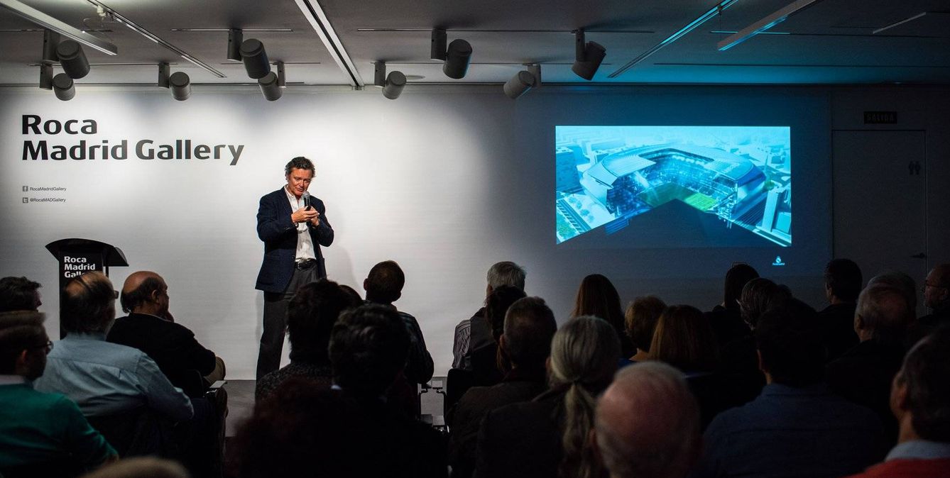 Tristán López Chicheri en el Roca Madrid Gallery explicando el proyecto. (Facebook Roca Madrid Gallery) 