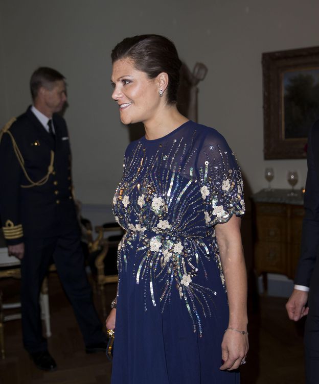 Foto: Victoria de Suecia con el vestido de la marca 'Asos' de la sección maternidad.