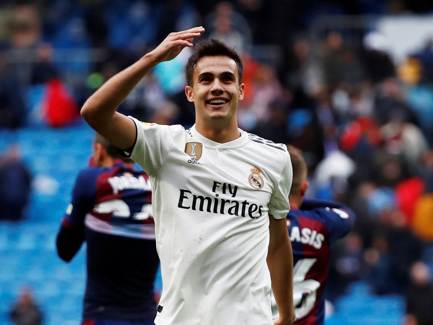 Reguilón celebra un gol en un partido con el Real Madrid. (REUTERS/Javier Barbancho)
