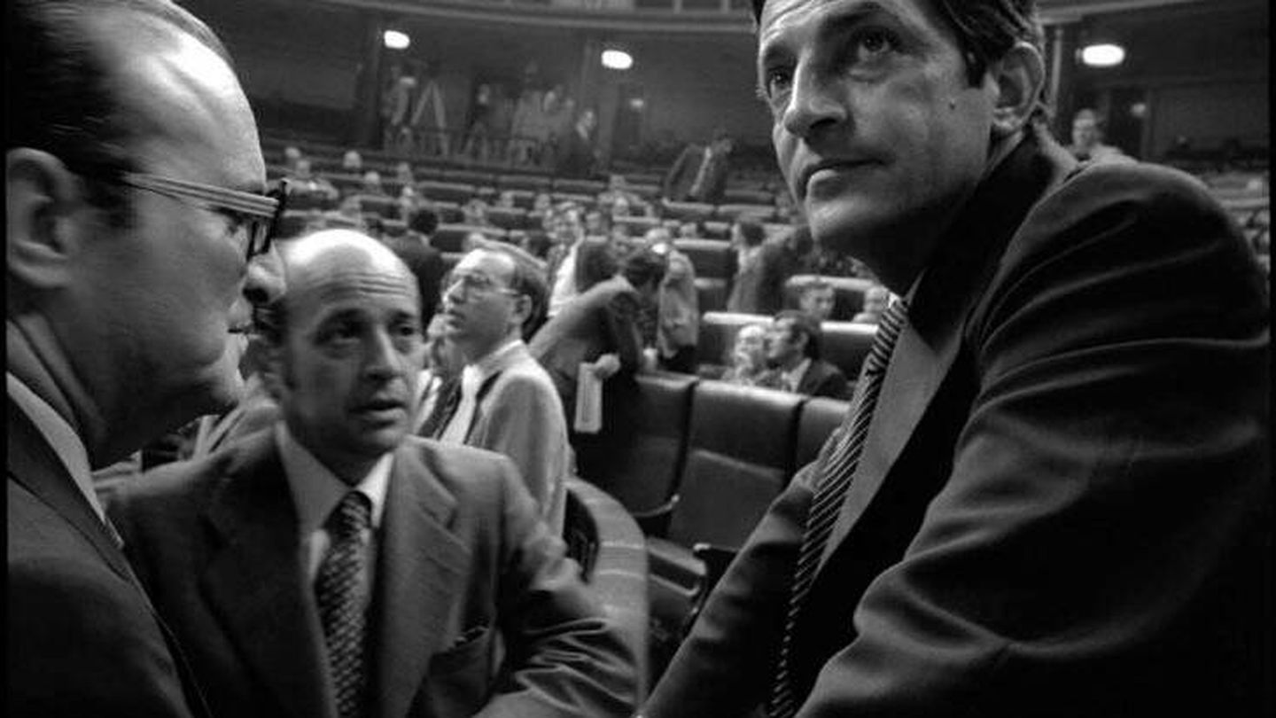 Fuentes Quintana, Fernández Ordóñez y Suárez en el Congreso en 1977. (EFE)