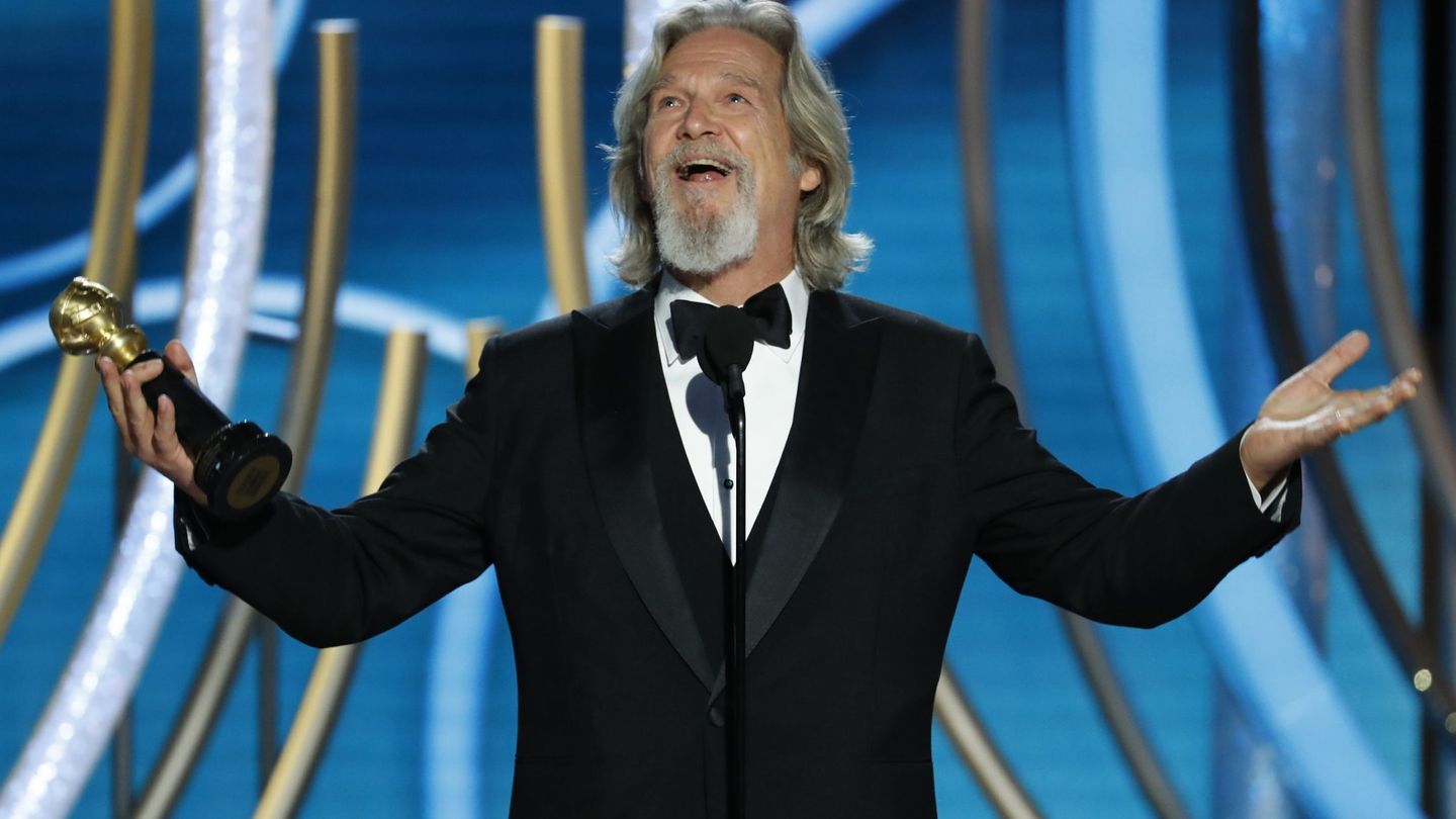 Jeff Bridges recoge su premio Cecil B. DeMille. (Reuters)