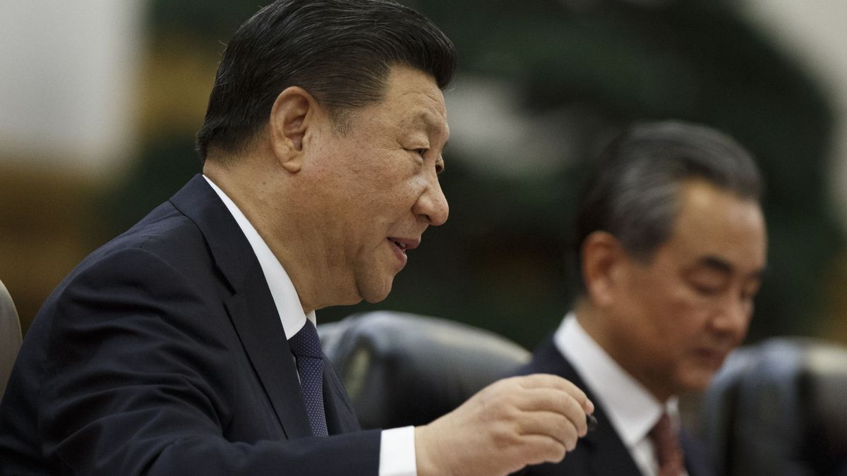 China juega con la ambigüedad y pide tener "un papel constructivo" en el fin de la guerra