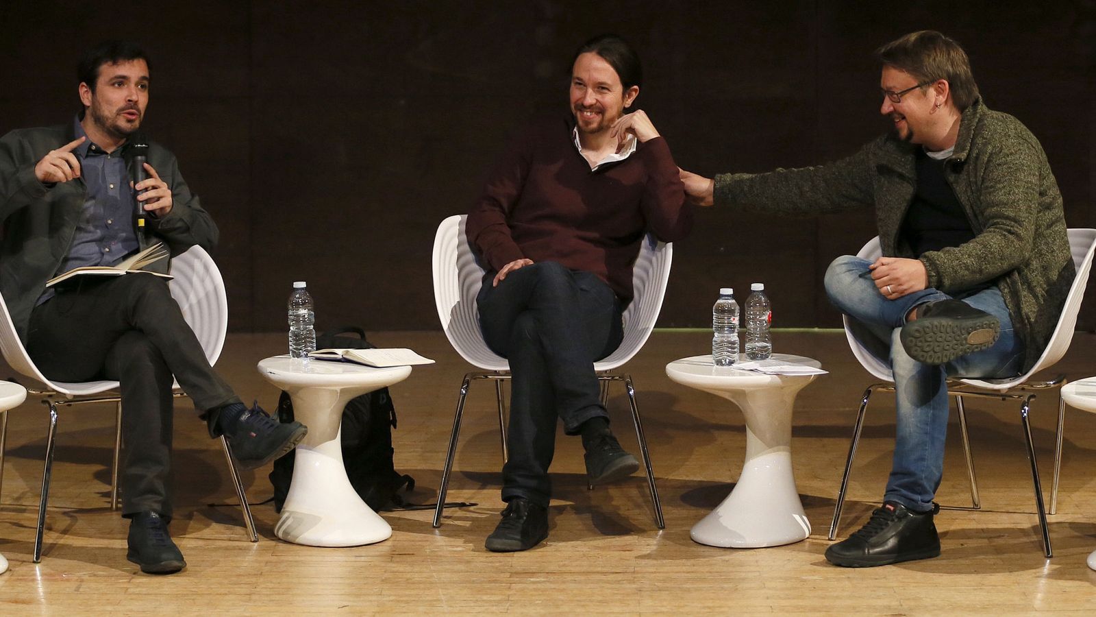Foto: El secretario general de Podemos, Pablo Iglesias (c); Alberto Garzón (i), coordinador federal de Izquierda Unida; y Xavier Domènech, portavoz de En Comú Podem, durante un debate el pasado viernes. (EFE)