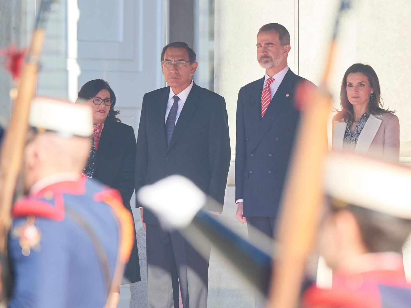 Los Reyes presiden el recibimiento oficial al presidente de Perú y su esposa. (Limited Pictures)