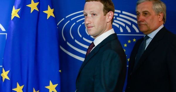 Foto: El fundador de Facebook, durante su visita a Bruselas para dar explicaciones (REUTERS)