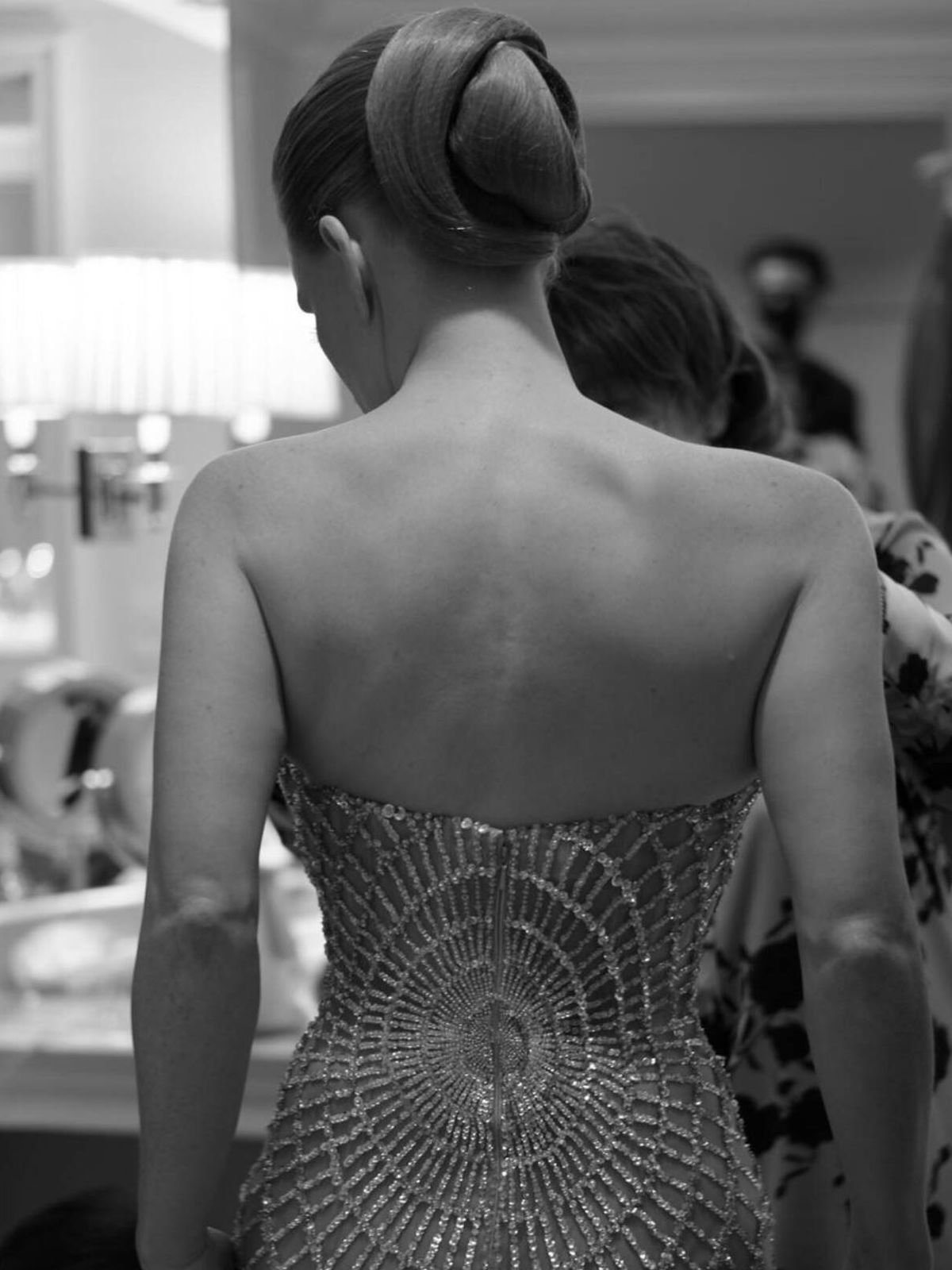Detalle posterior del moño de Jessica Chastain para los Globos de Oro de 2023. (Instagram/@renatocampora)