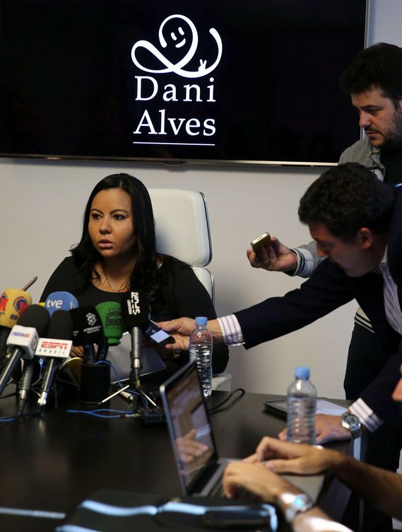 Dinorah Santana, en una rueda de prensa de apoyo a Alves. (EFE)