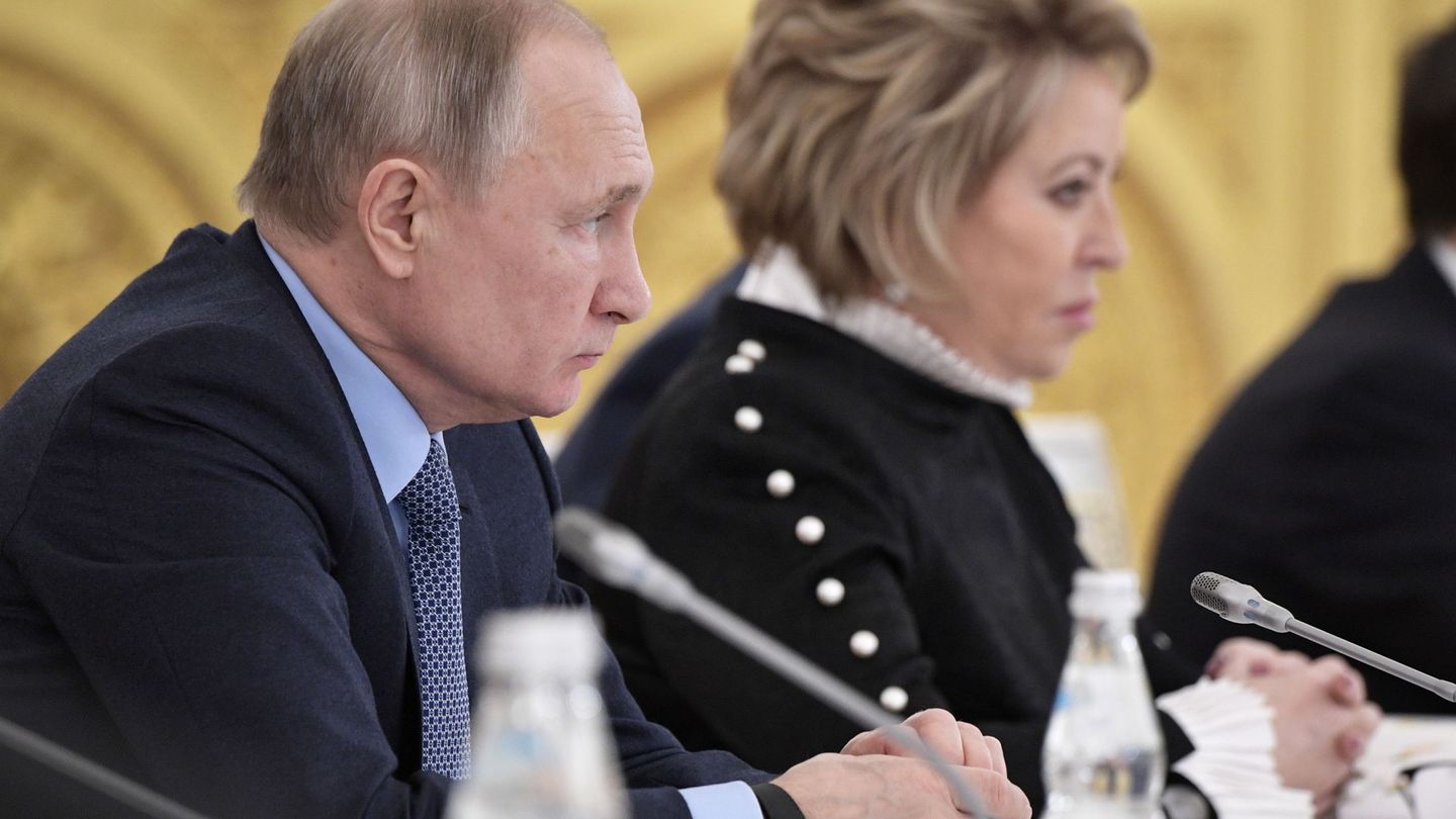 Putin, junto a Valentina Matviyenko. (EFE/EPA/Alexey Nikolsky)