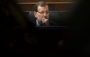 Rajoy retoma el mando del PP ante los escándalos y el 'miedo electoral'