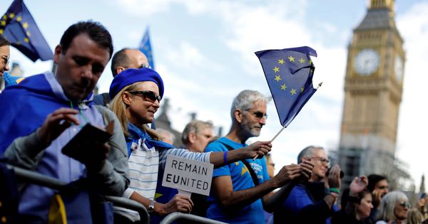 Foto: Manifestantes durante una marcha contra el Brexit en el centro de Londres. (Reuters)