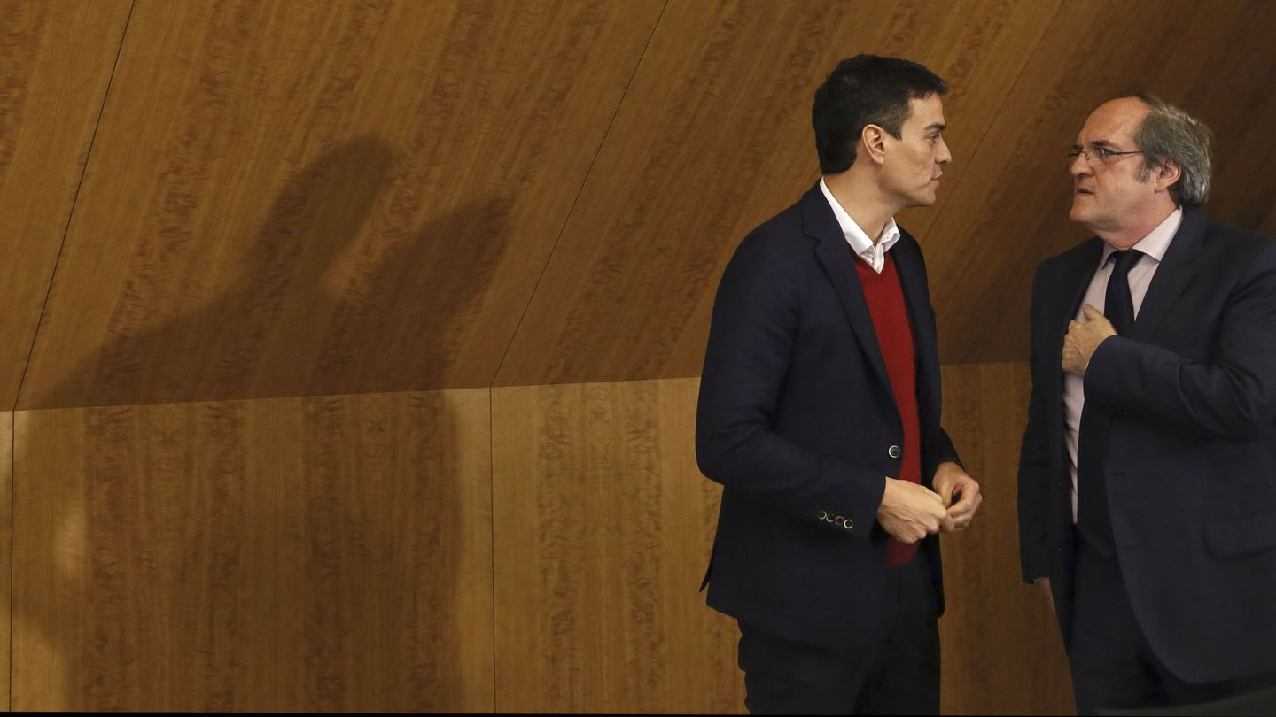Ángel Gabilondo y Pedro Sánchez, el 9 de febrero de 2016 en Madrid. (EFE)