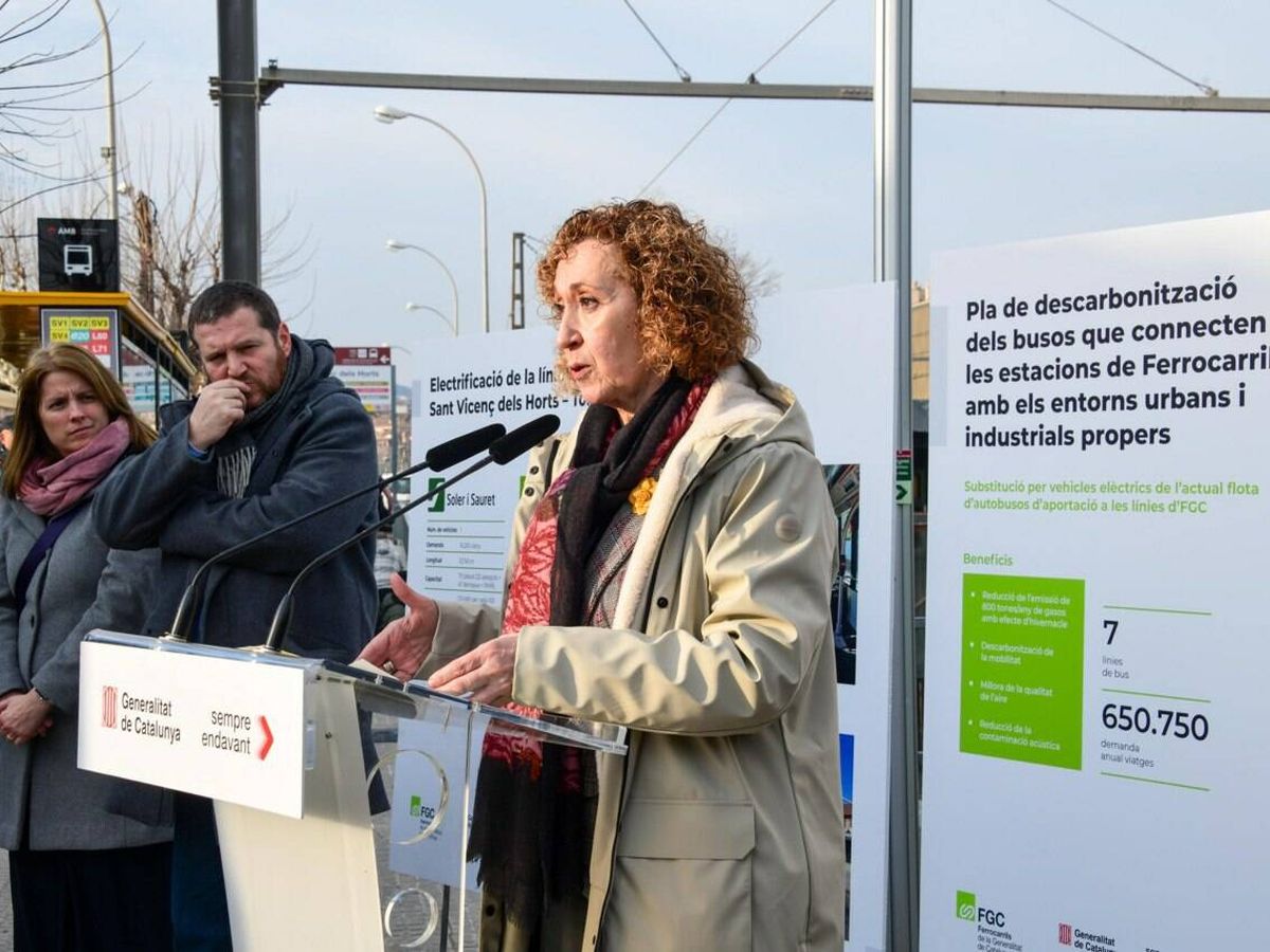 Foto: La consellera Capella durante la presentación del nou autobús eléctrico. (Generalitat de Cataluña)