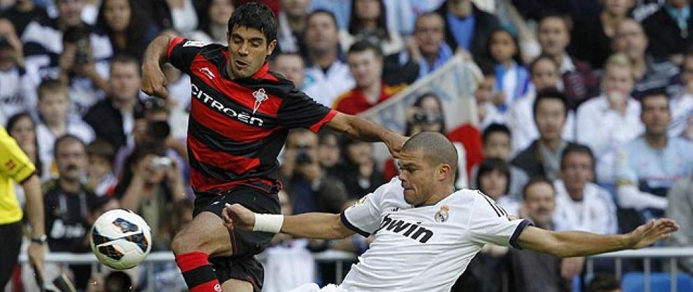 Foto: La defensa del Real Madrid no nota las bajas: Pepe dirige y Essien cumple