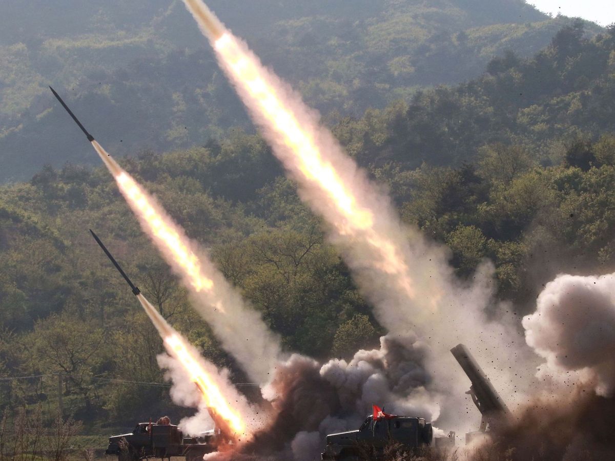 Foto: Fotografía de archivo cedida por la Agencia de Noticias Central de Corea del Norte (KCNA), que muestra un misil. (EFE/KCNA)