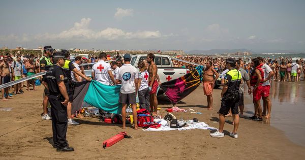 Foto: Un hombre ha fallecido ahogado en Almería (EFE/Biel Aliño)