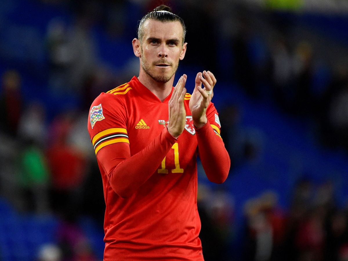Foto: Bale, en un partido con Gales. (Reuters/Rebecca Naden)