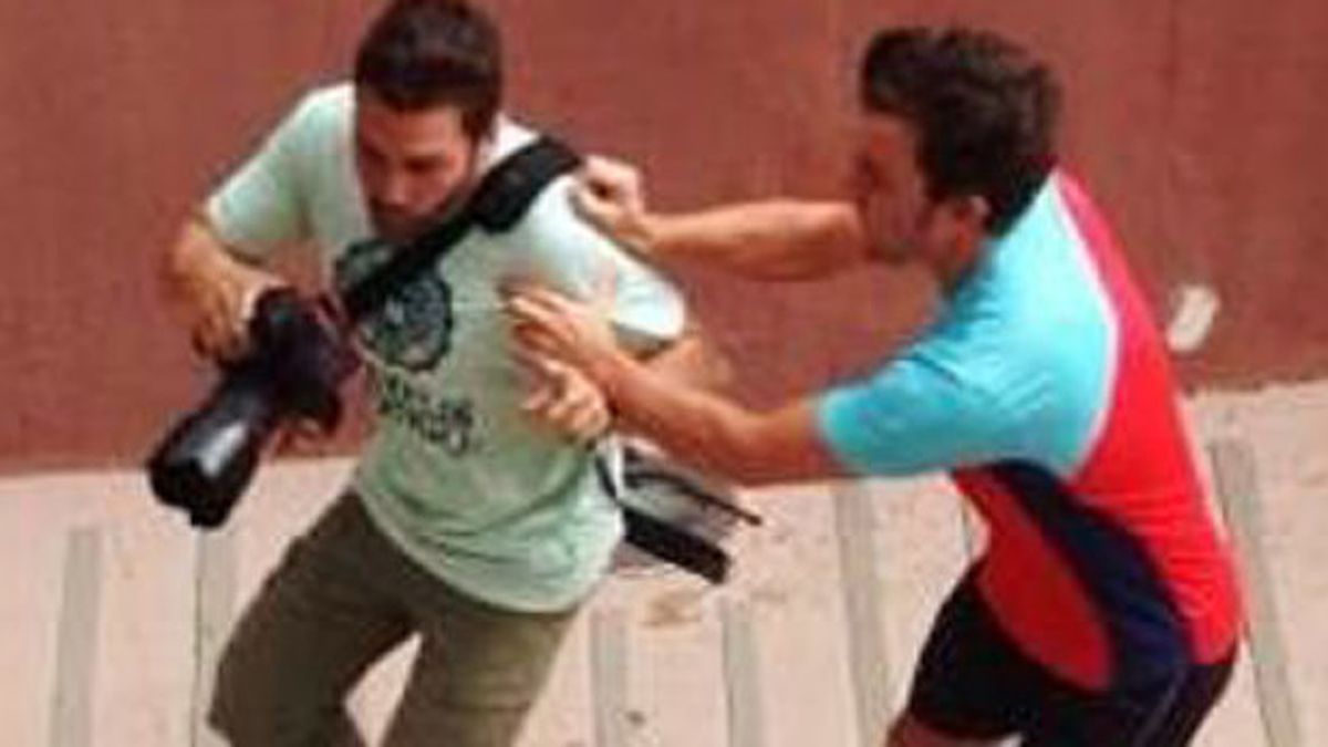 Un fotógrafo denuncia a Fernando Alonso por agredirle a la salida de un hotel en Barcelona