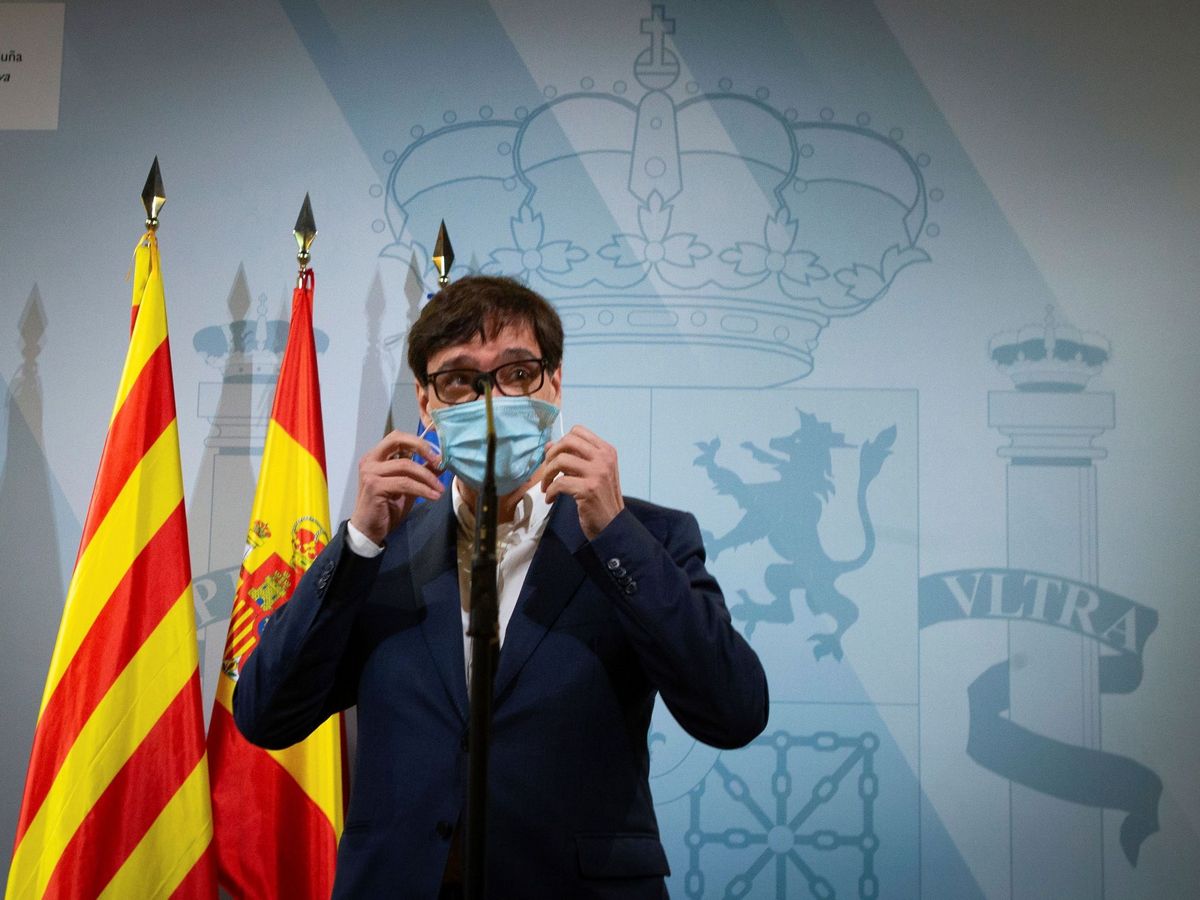 Foto: El ministro de Sanidad, Salvador Illa, durante la rueda de prensa que dio este sábado en Barcelona. (EFE)