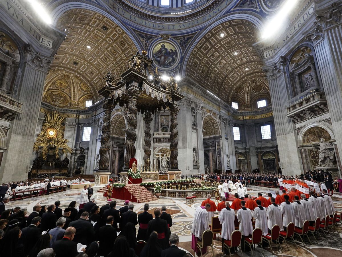 Foto: El Papa durante la ceremonia del nombramiento a los 20 nuevos cardenales. (EFE/Fabio Frustaci)