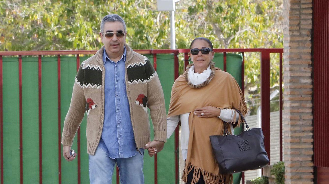 Foto: Isabel Pantoja junto a su hermano Agustín a su salida de la cárcel (Gtres)