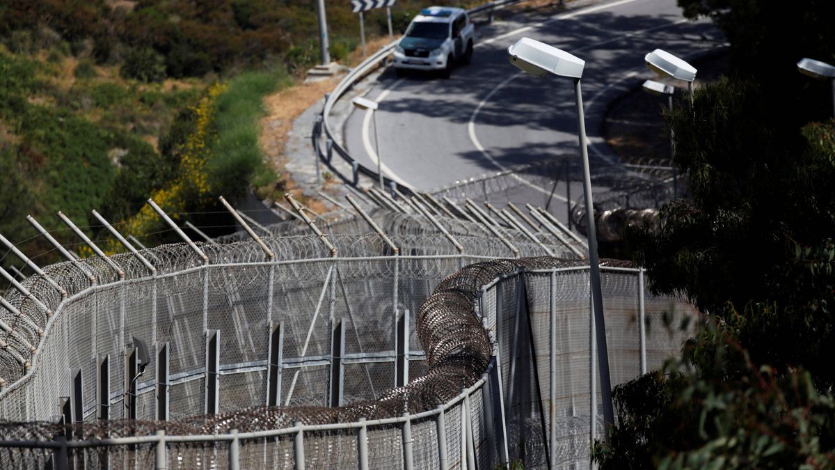 Así entraron cientos de argelinos a España con un simple guiño en la frontera de Ceuta