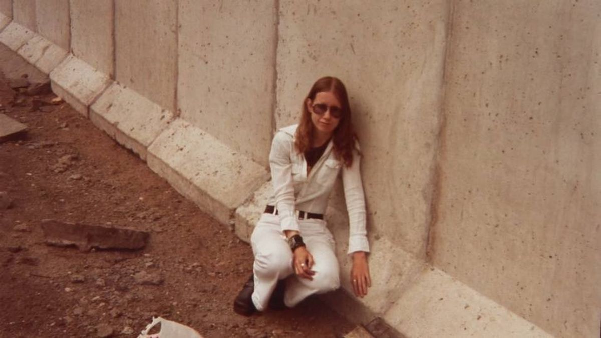 La historia de la mujer que se enamoró del Muro de Berlín y decidió casarse con él