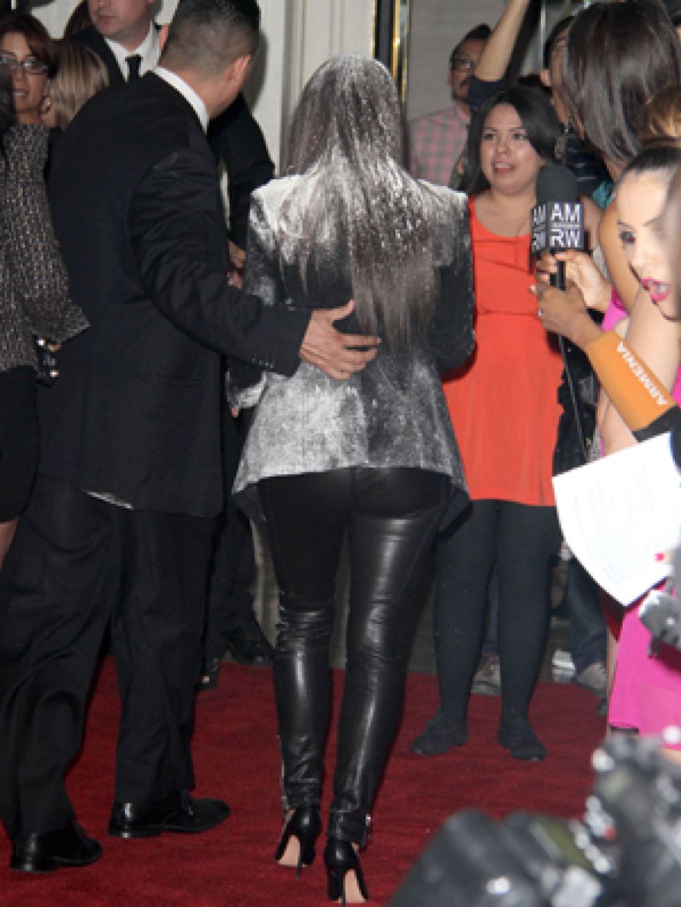 Foto: Kim Kardashian, atacada con una bomba de harina