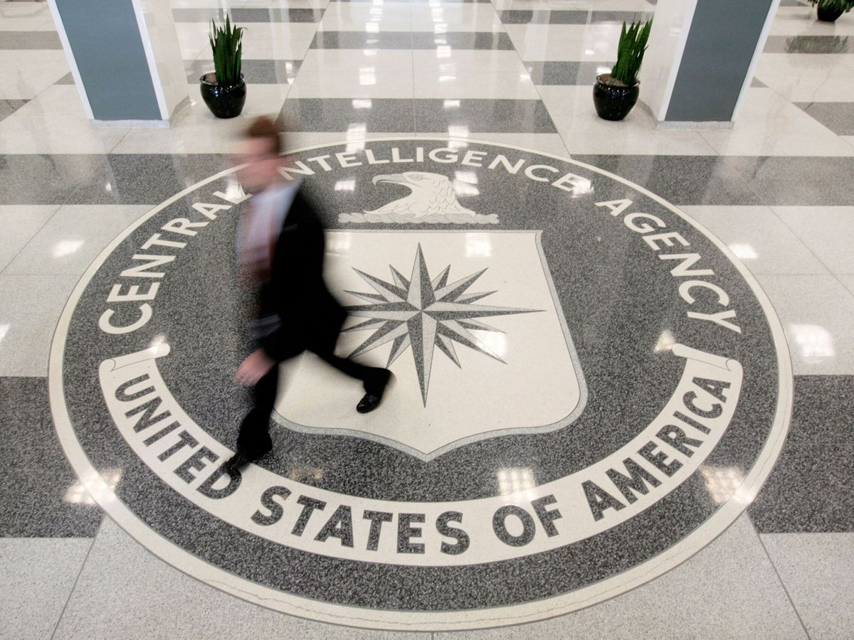 Foto: El vestíbulo del edificio del cuartel general de la CIA en Langley. (Reuters)