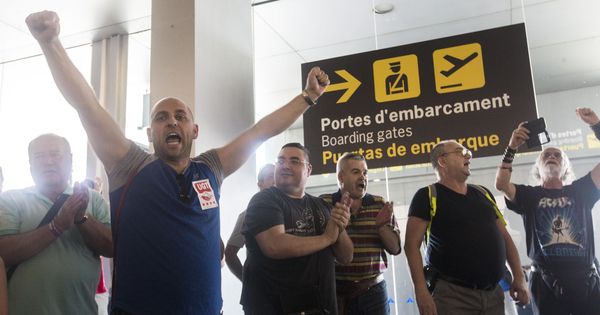 Foto: Eulen se vio desbordada por la huelga estival en el aeropuerto de Barcelona. (EFE)