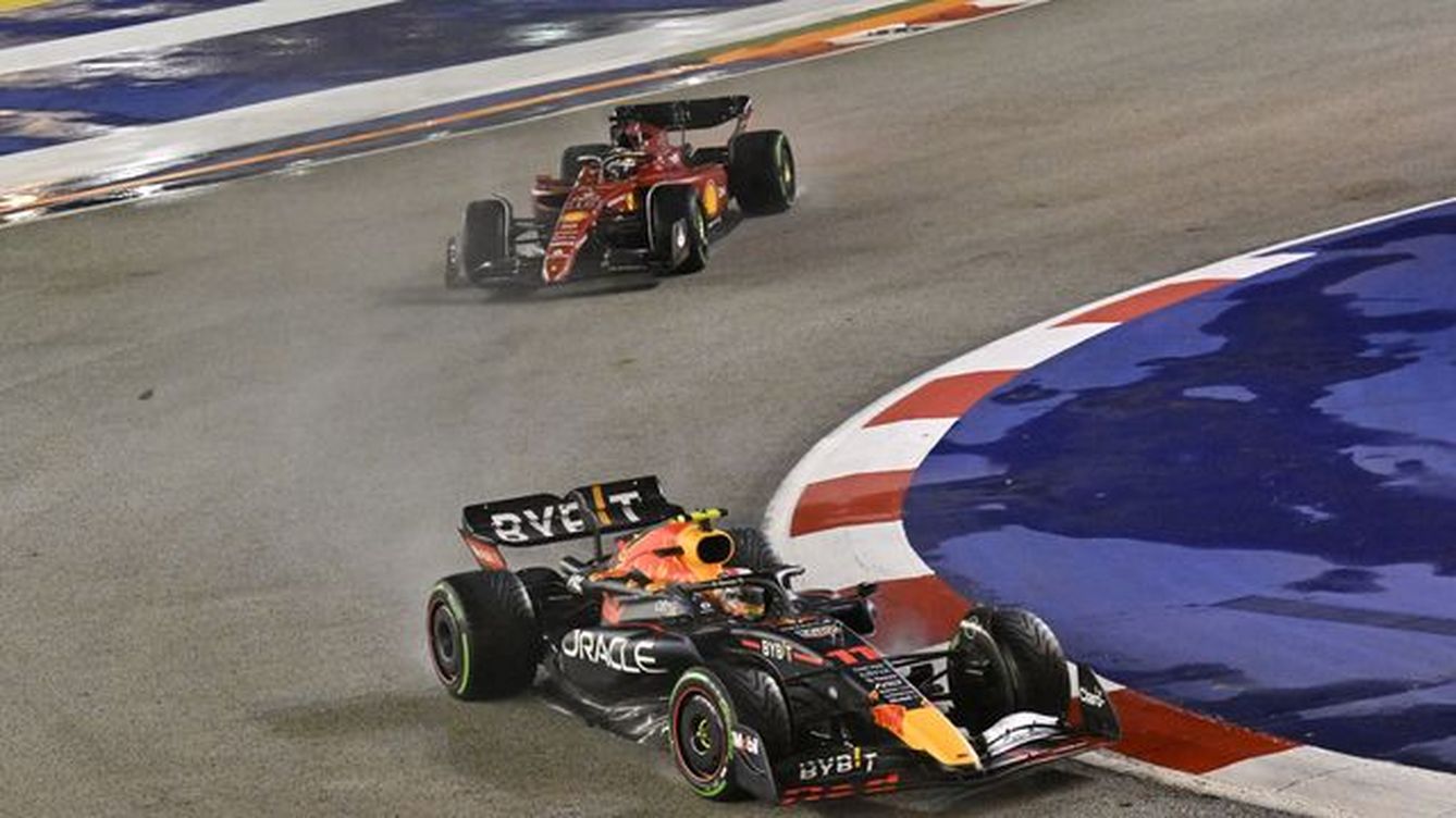 Foto: Leclerc perdió la primera posición en la salida. (Reuters/Caroline Chia)