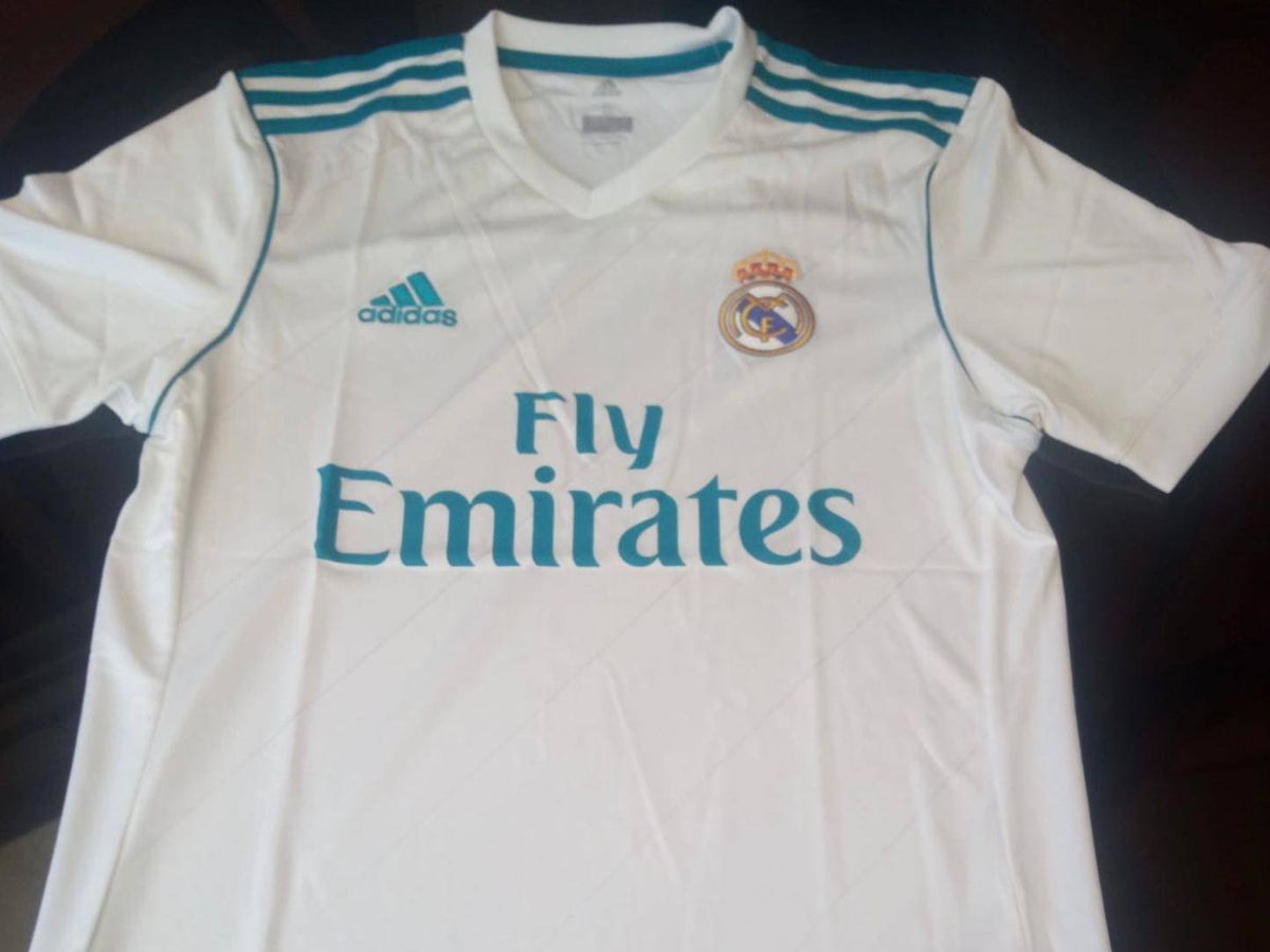 Foto: Camiseta de la temporada 2017-18 que el Real Madrid ha regalado por Navidad a los miembros de su Fundación