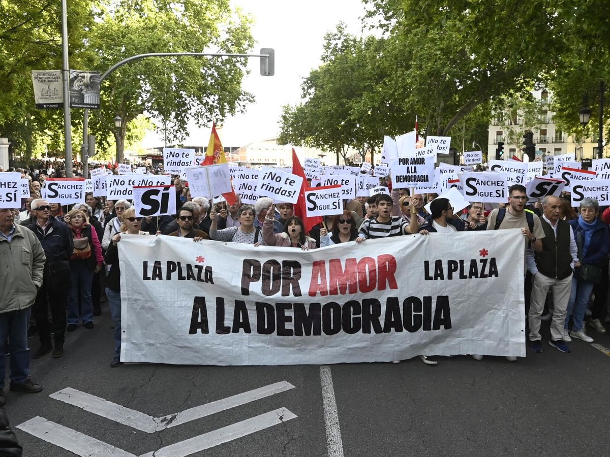 Última hora de la decisión de Sánchez | Poca movilización en la marcha 