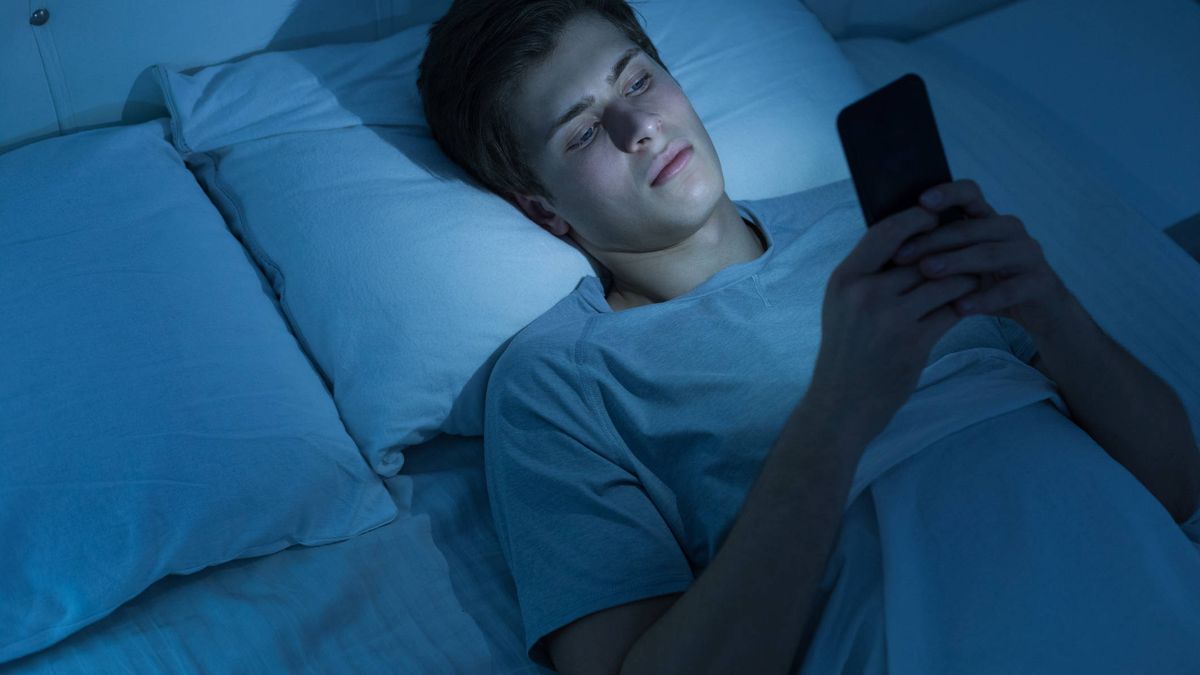 Procrastinar el sueño: por qué alargamos la hora de apagar la luz aunque no queramos