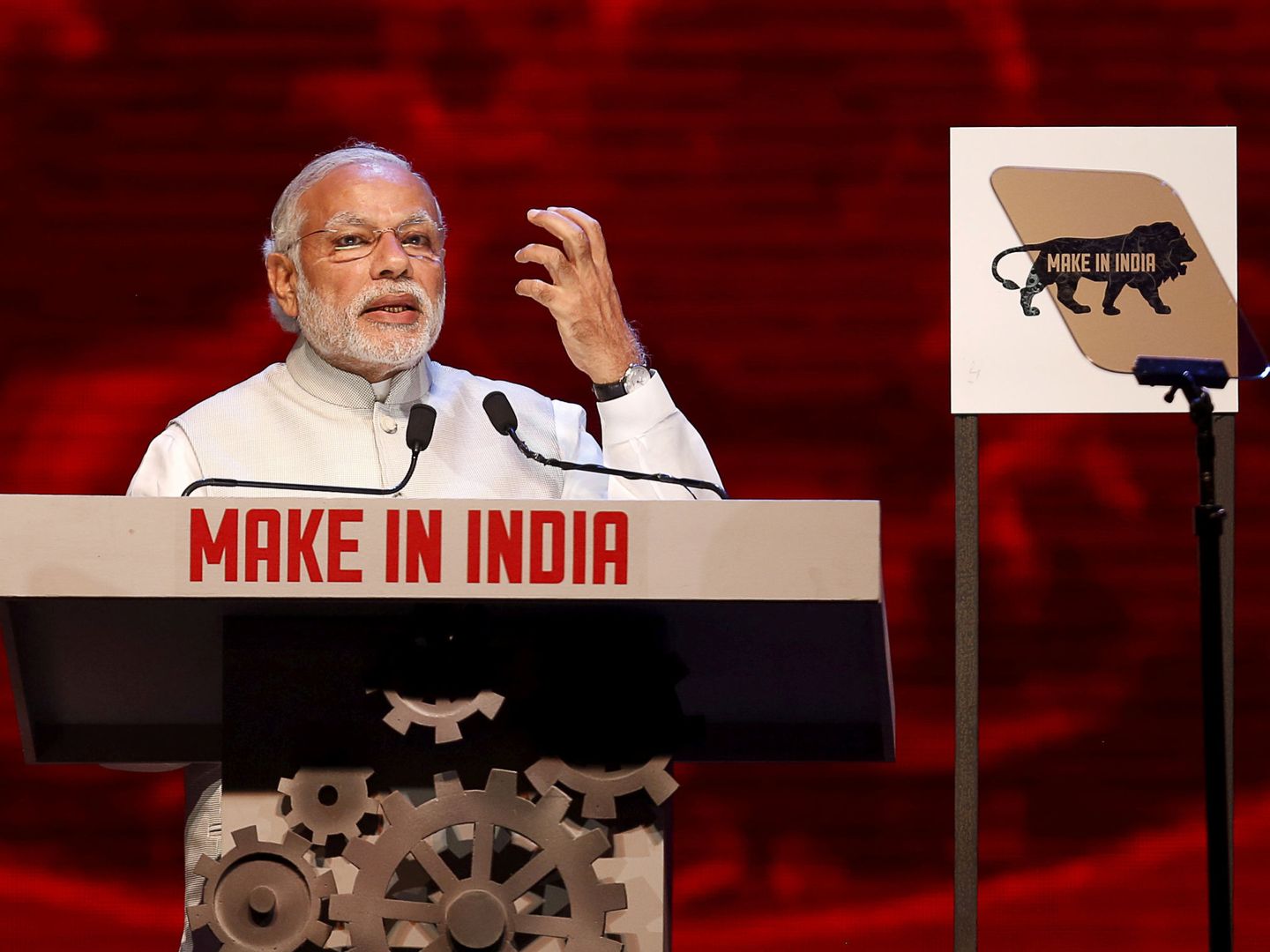Narendra Modi habla durante la inauguración de la campaña 'Make In India' en Mumbai, en febrero de 2016. (Reuters)