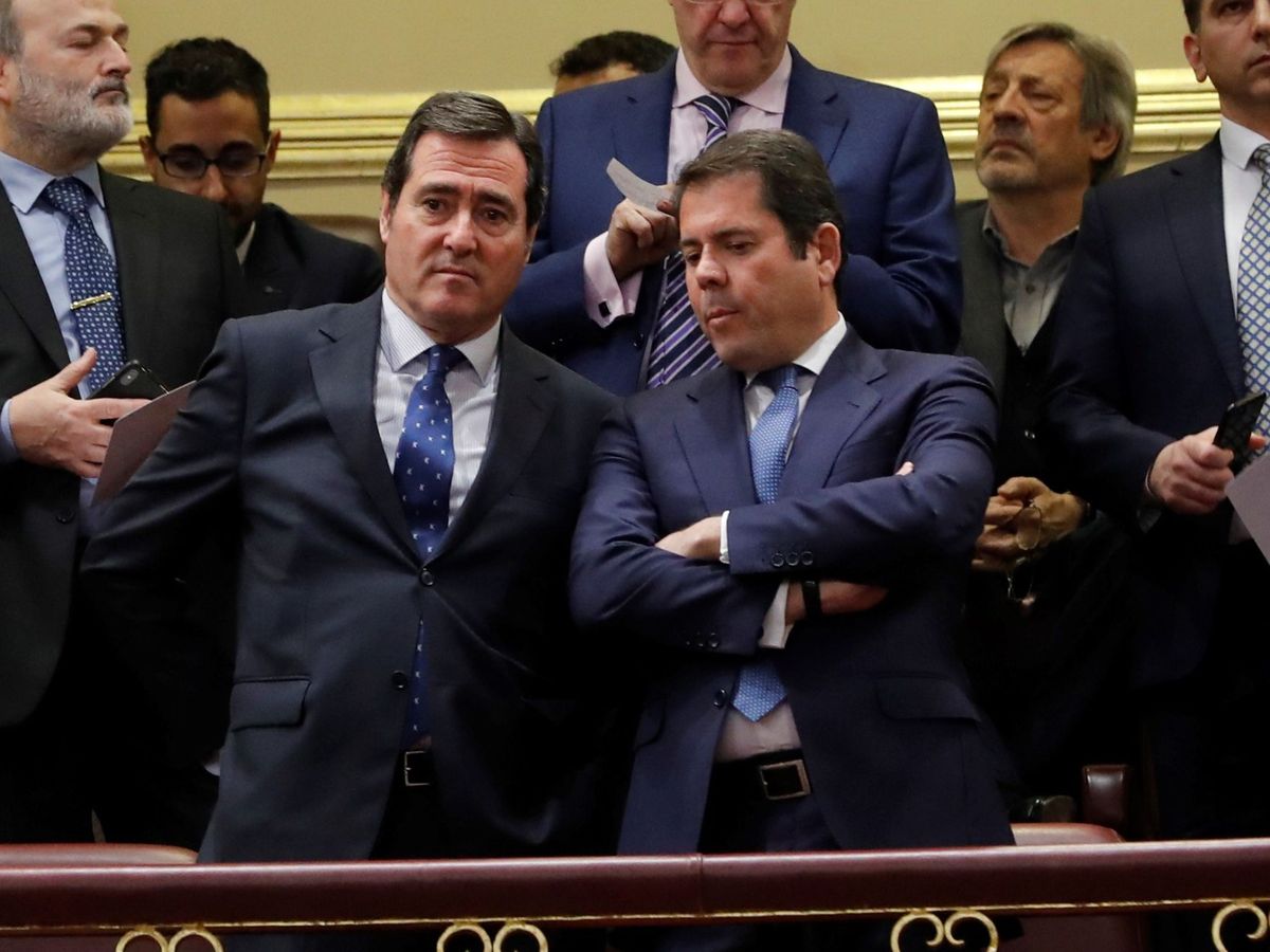 Foto: Los presidentes Antonio Garamendi (CEOE) y Gerardo Cuerva (CEPYME) en el Congreso. (Ballesteros/EFE)